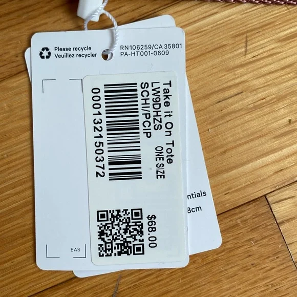 NWT Lululemon Take it on Tote - Picture 3 of 9